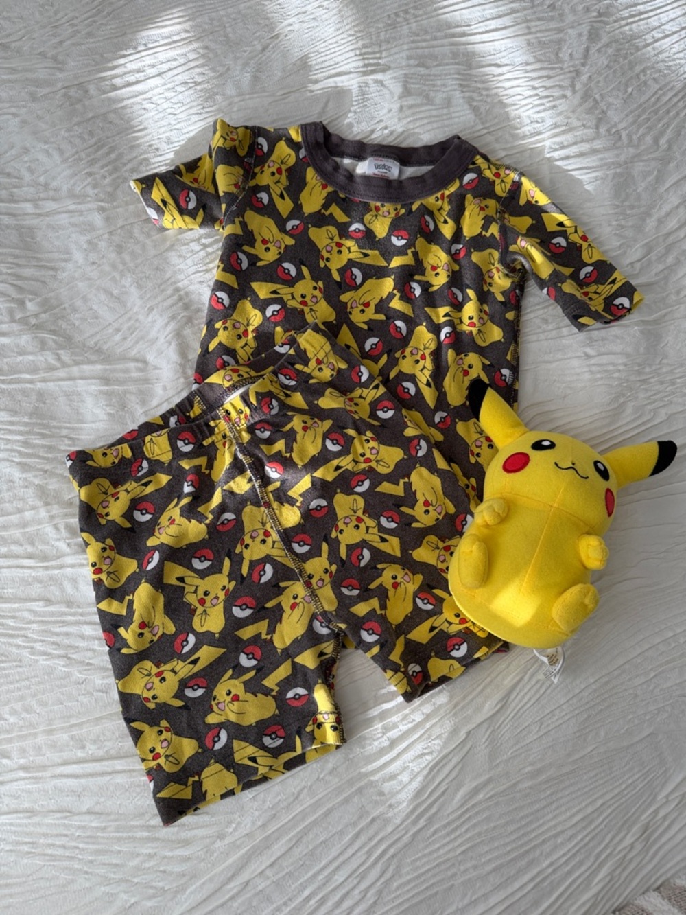 Hanna Andersson Kids Yellow Pikachu Short Sleeve Pajama Set